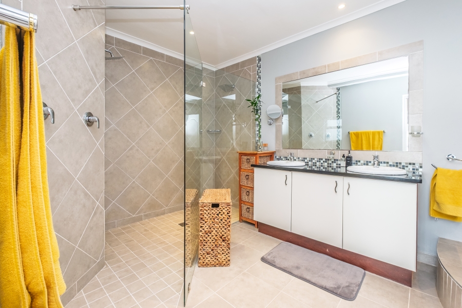 5 Bedroom Property for Sale in Murdock Valley Western Cape